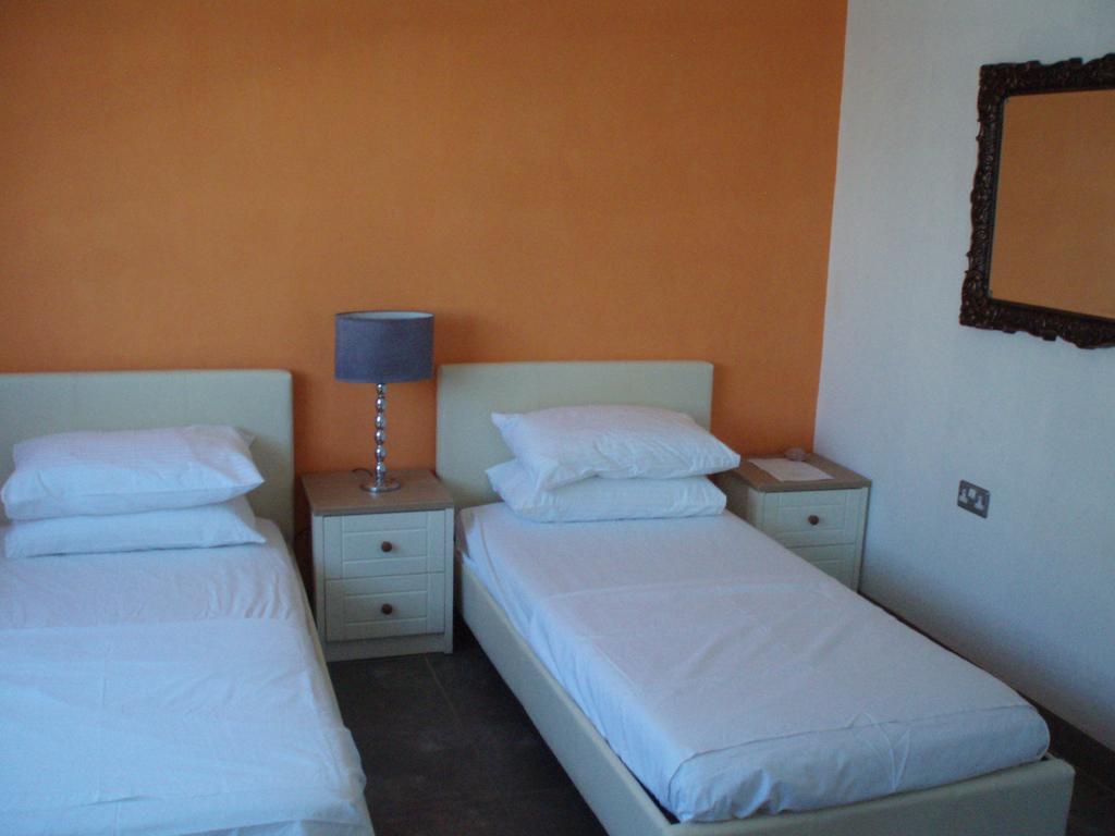 Big Red'S Hotel Bull Savanna Bagian luar foto